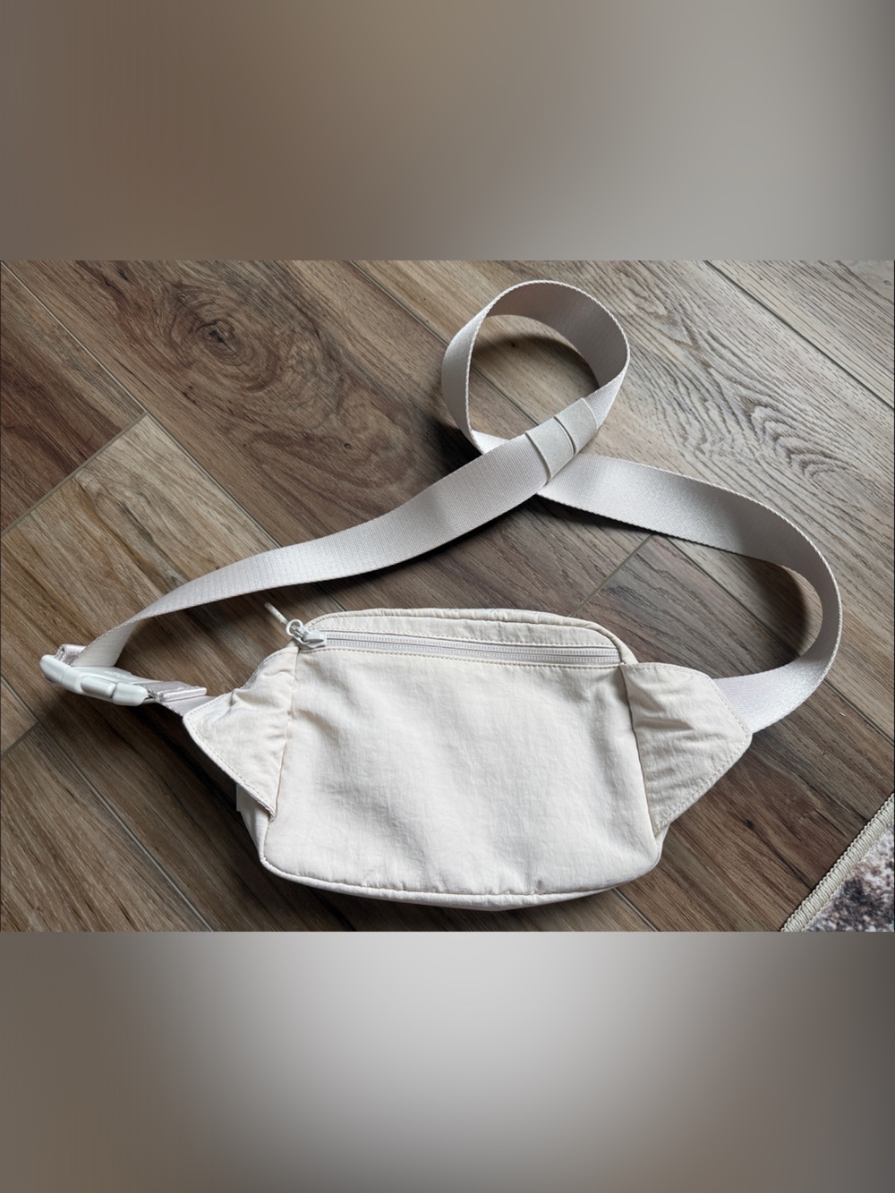 Lululemon Cream Crossbody Belt Bag 2L - Picture 2 of 2